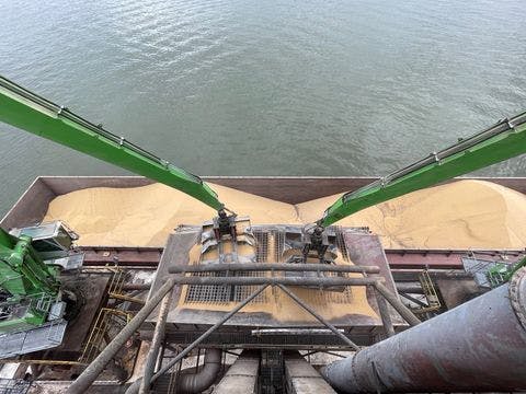 ADM traceable soybeans being loaded for shipment to Europe. (Photo: Business Wire)